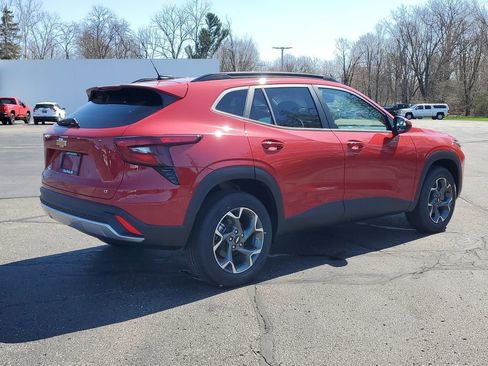 New 2026 Chevrolet Trax LT w/ Driver Confidence Package FWD image 4
