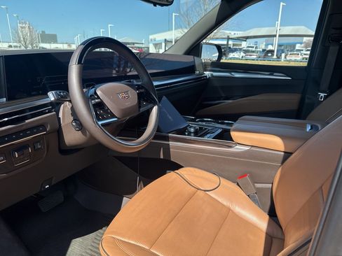 Used 2025 Cadillac Escalade Premium Luxury w/ Touring Package image 5