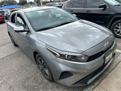 Used 2022 Kia Forte LXS image 4