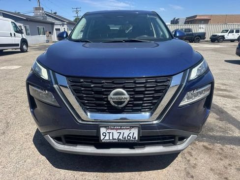 Used 2021 Nissan Rogue SV FWD image 2