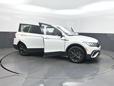 Used 2024 Volkswagen Tiguan SE FWD image 39