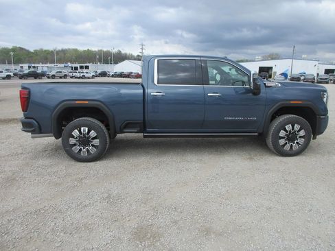 New 2026 GMC Sierra 3500 Denali w/ Denali Reserve Package AWD/4WD image 3