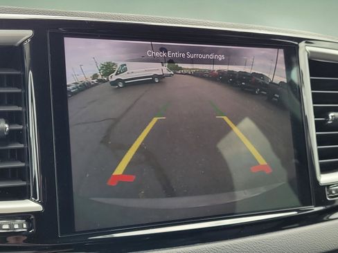 Used 2022 Chrysler Pacifica Touring-L FWD image 21