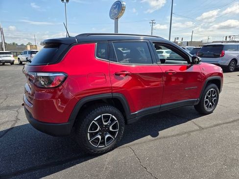 Used 2025 Jeep Compass Trailhawk AWD/4WD image 8