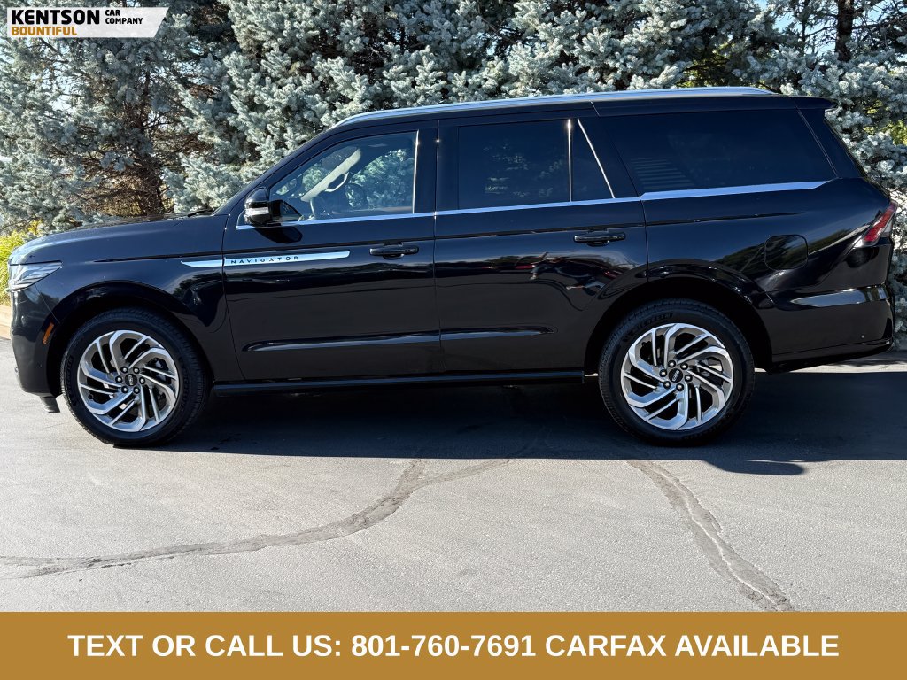 Used 2025 Lincoln Navigator Reserve AWD/4WD image 3