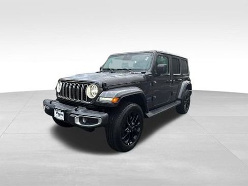 Used 2025 Jeep Wrangler Unlimited Sahara image 2