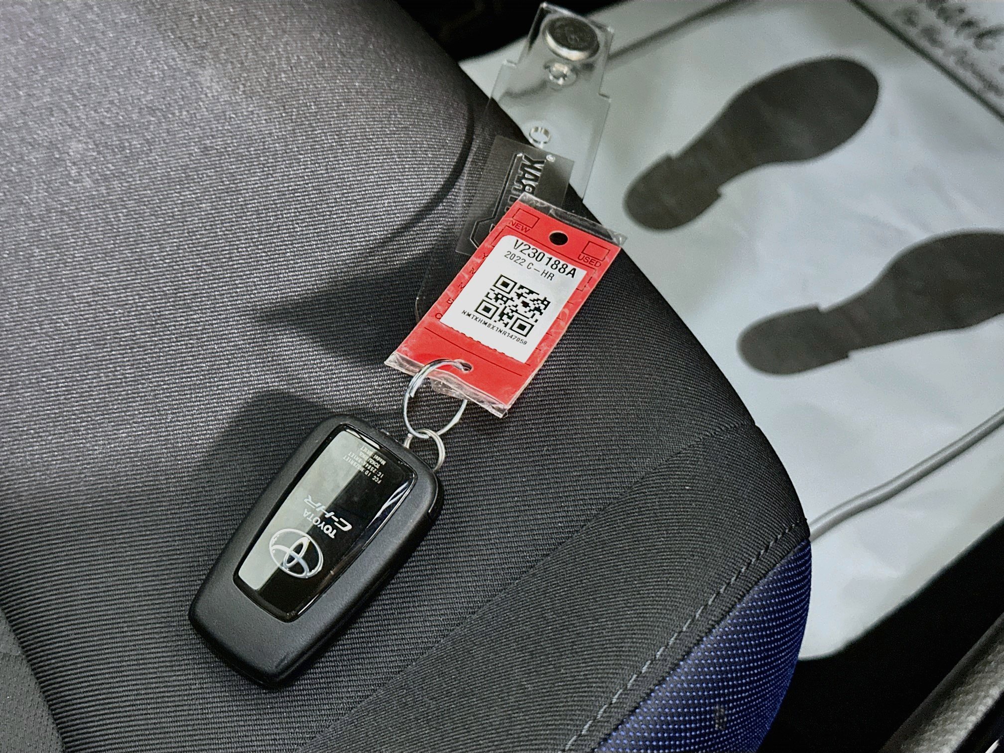 Used 2022 Toyota C-HR XLE FWD image 33