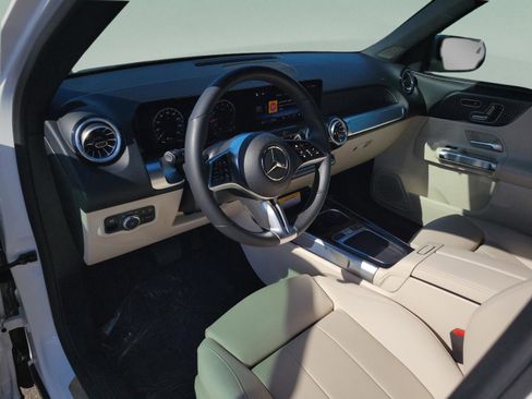 Certified 2025 Mercedes-Benz GLB 250 image 24