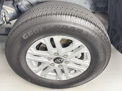 Used 2025 Toyota Tundra SR5 w/ SR5 Premium Package AWD/4WD image 32
