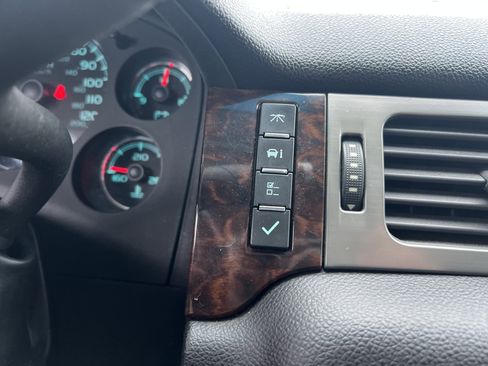 Used 2010 GMC Yukon XL Denali image 25