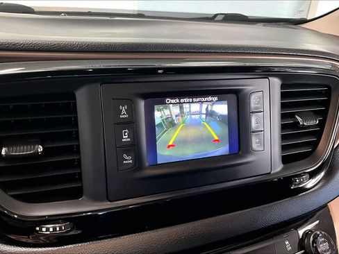 Used 2017 Chrysler Pacifica Touring-L image 23