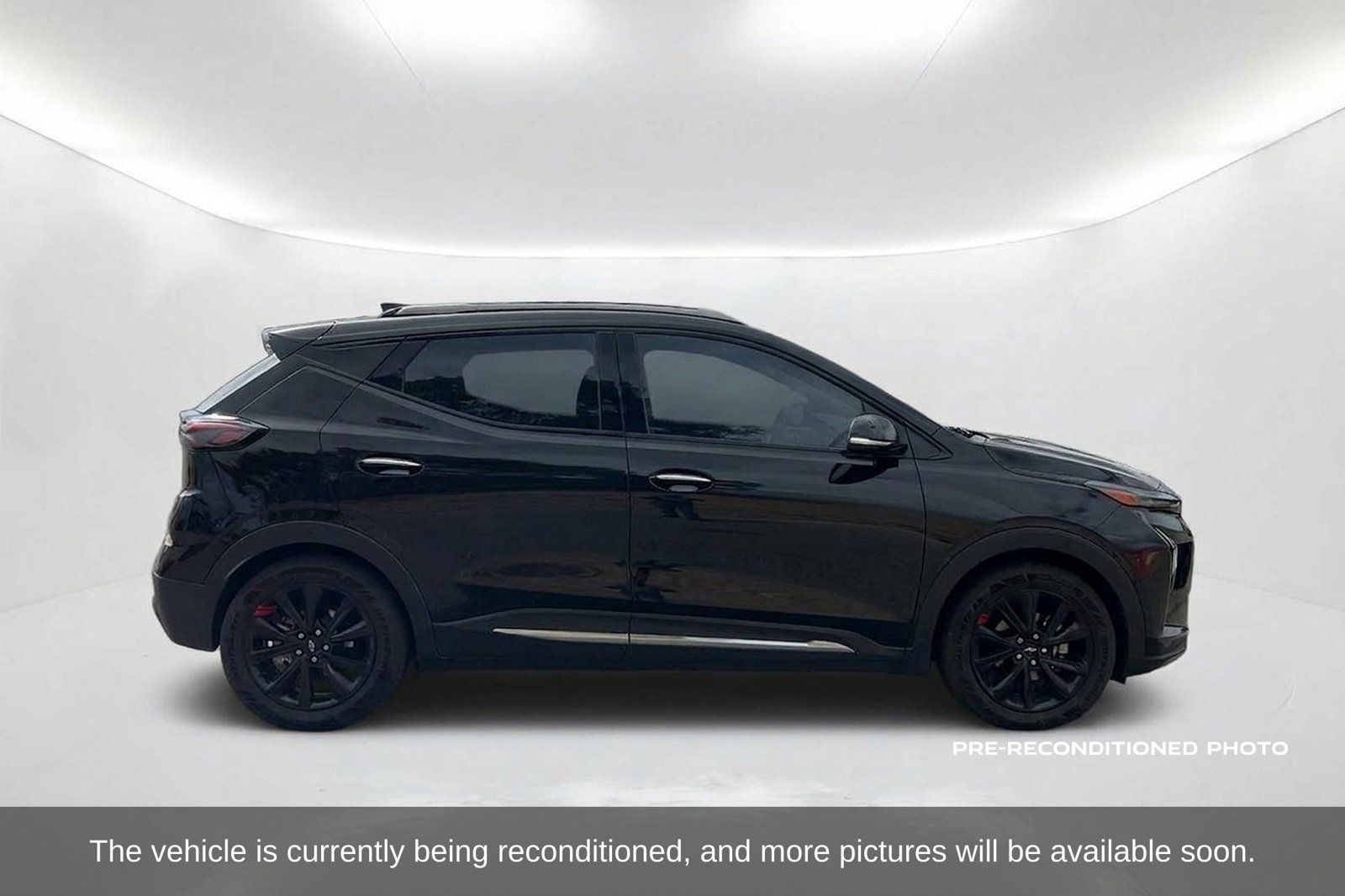Used 2023 Chevrolet Bolt EUV Premier w/ Redline Edition FWD image 4