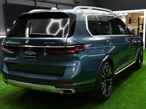 Used 2023 BMW X7 xDrive40i w/ Executive Package image 9
