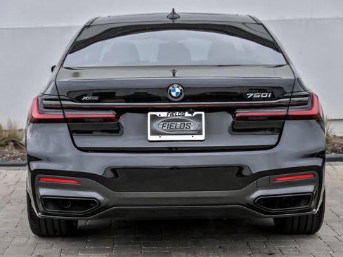 Used 2022 BMW 750i xDrive w/ Executive Package AWD/4WD image 12