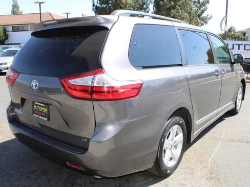 Used 2019 Toyota Sienna LE FWD image 34