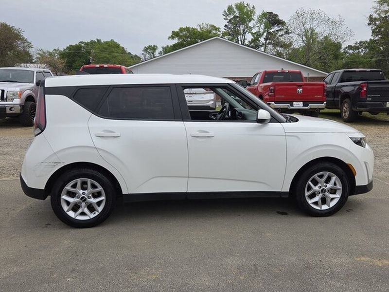 Used 2023 Kia Soul LX w/ Option Group 015 FWD image 13