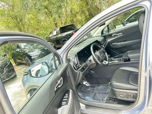 Used 2025 Kia Sportage EX FWD image 10