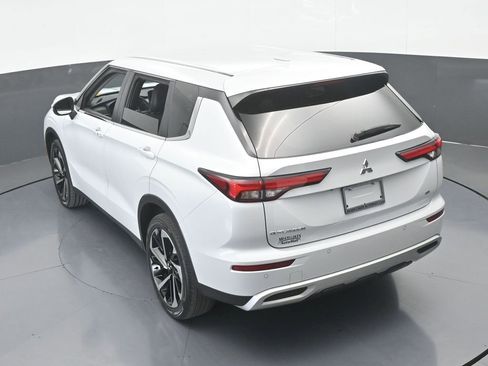 Used 2023 Mitsubishi Outlander SE image 57