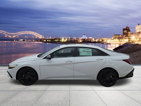 New 2026 Hyundai Elantra SEL Sport FWD image 2