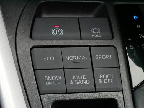 Certified 2025 Toyota RAV4 XLE AWD/4WD image 30