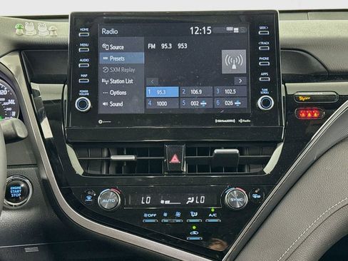 Used 2022 Toyota Camry SE w/ Cold Weather Package FWD image 14