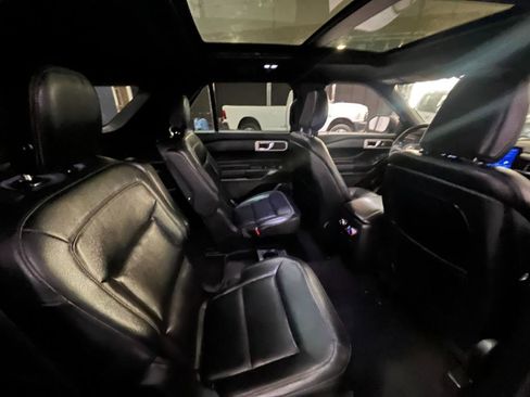 Used 2020 Ford Explorer XLT w/ Equipment Group 202A AWD/4WD image 10
