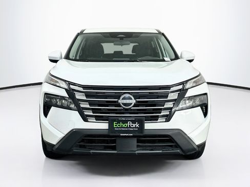 Used 2025 Nissan Rogue SV AWD/4WD image 2