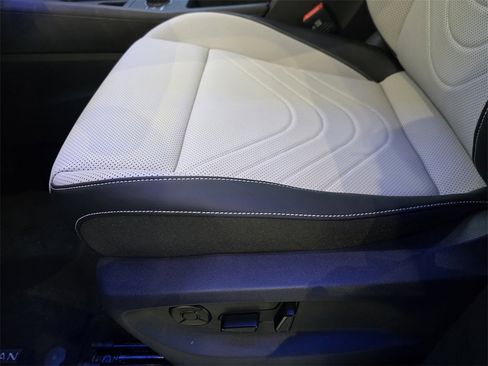 New 2025 Volkswagen Tiguan SE image 19