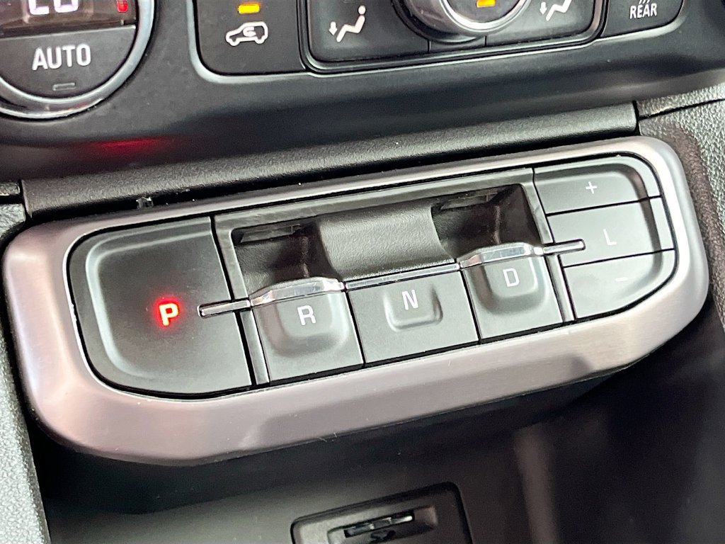 Used 2022 GMC Acadia AT4 w/ Technology Package AWD/4WD image 17