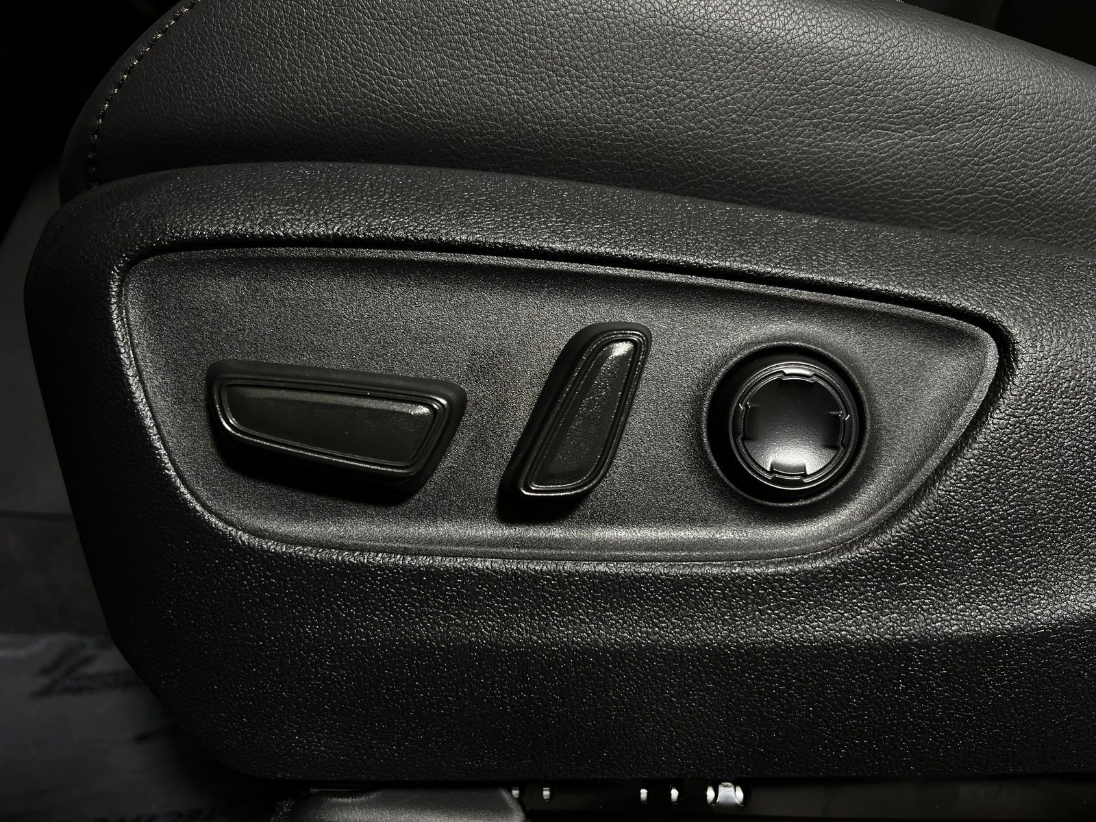 Used 2026 Toyota Sienna Limited FWD image 14
