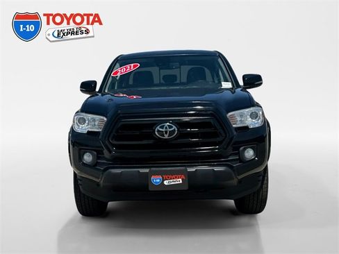 Used 2021 Toyota Tacoma SR5 w/ Trail Edition image 8