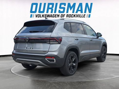 New 2025 Volkswagen Taos SEL image 6