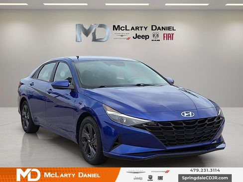 Used 2023 Hyundai Elantra SEL image 1