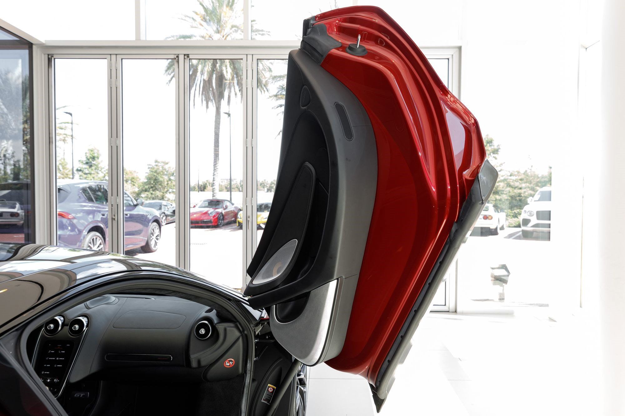Used 2023 McLaren GT RWD image 37