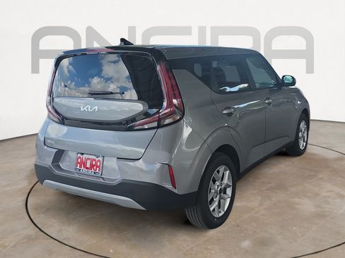 Certified 2025 Kia Soul LX w/ LX Technology Package FWD image 8