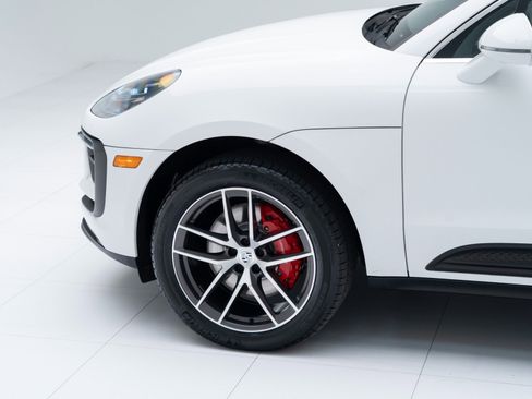 Certified 2023 Porsche Macan S AWD/4WD image 11