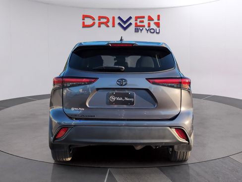 Used 2023 Toyota Highlander L image 4