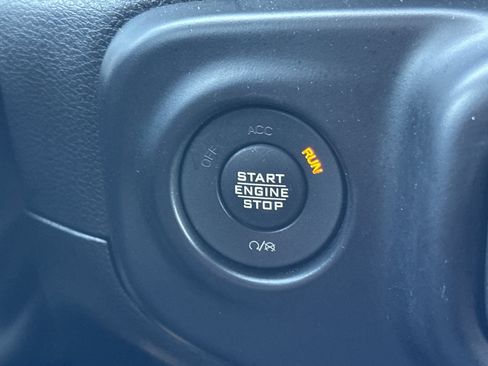 Used 2022 Jeep Wrangler Unlimited Sahara AWD/4WD image 29