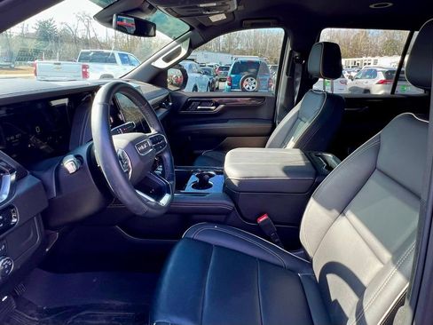 Used 2025 GMC Yukon Elevation w/ LPO, Elevation Black Package image 4