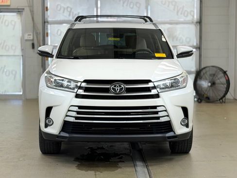 Used 2019 Toyota Highlander Limited FWD image 2