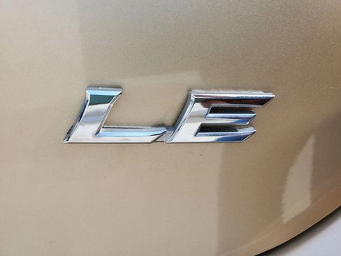 Used 2012 Toyota Camry LE FWD image 9