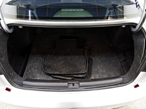 Used 2018 Volkswagen Passat 2.0T R-Line image 13