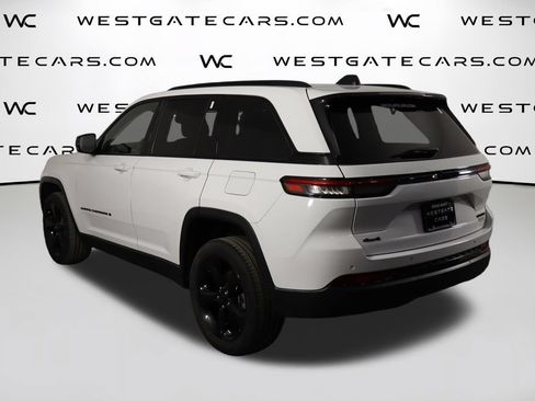 Used 2023 Jeep Grand Cherokee Limited w/ Black Appearance Package AWD/4WD image 52