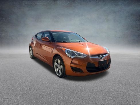 Used 2015 Hyundai Veloster FWD image 5