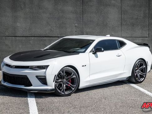 Used 2018 Chevrolet Camaro SS image 35