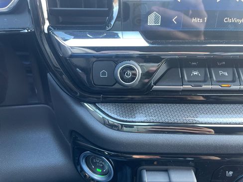 Used 2025 Chevrolet Silverado 1500 ZR2 w/ Technology Package image 33