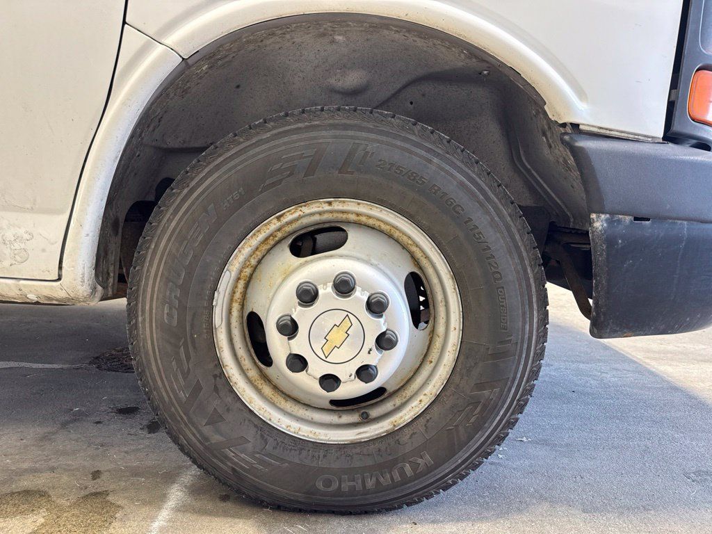 Used 2011 Chevrolet Express 3500 Extended RWD image 19