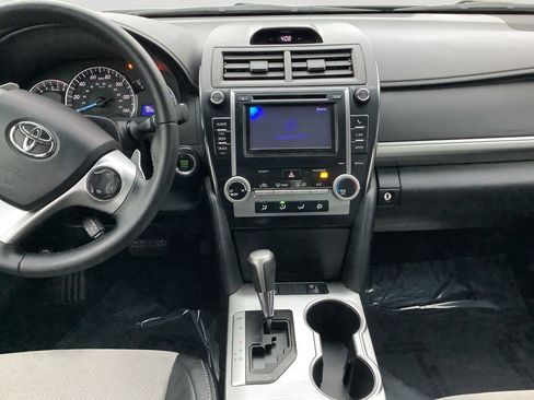 Used 2014 Toyota Camry SE image 16