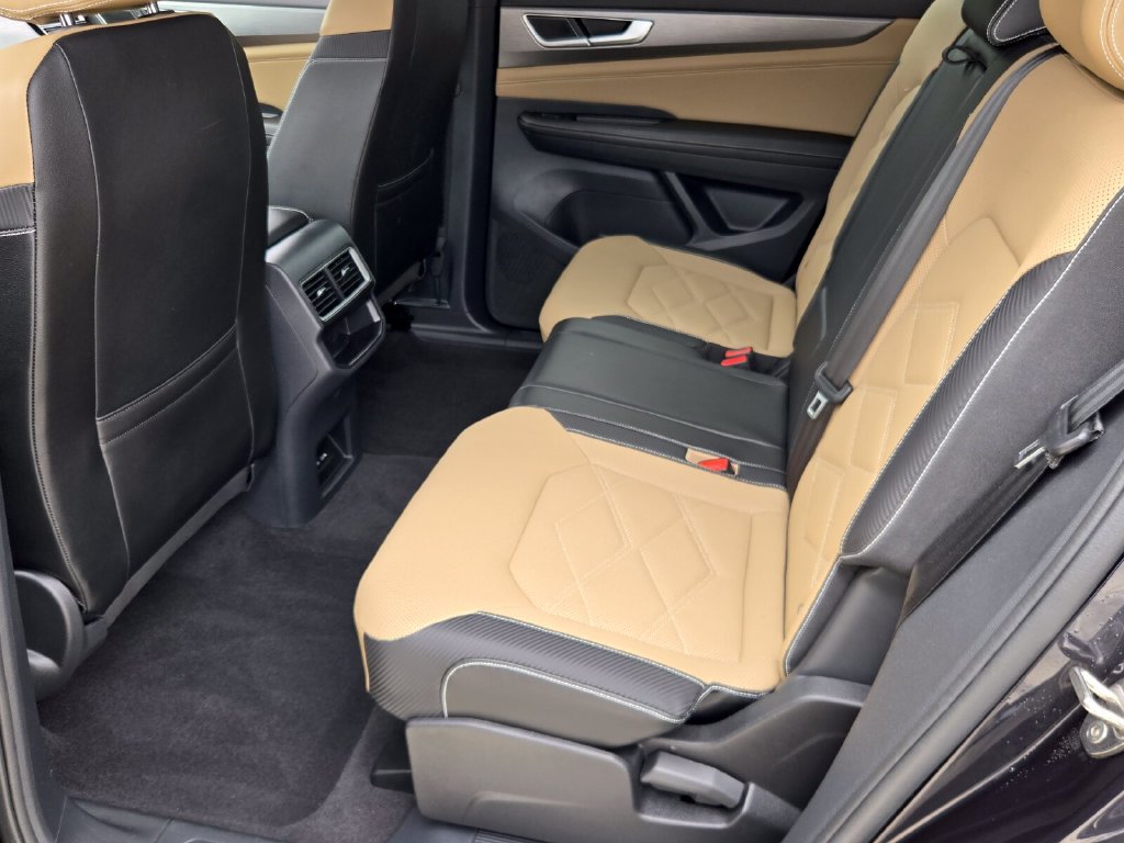 Certified 2024 Volkswagen Atlas Cross Sport SE FWD image 11