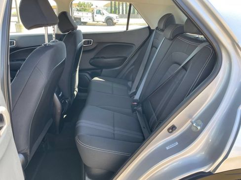 Used 2025 Hyundai Venue SEL FWD image 27